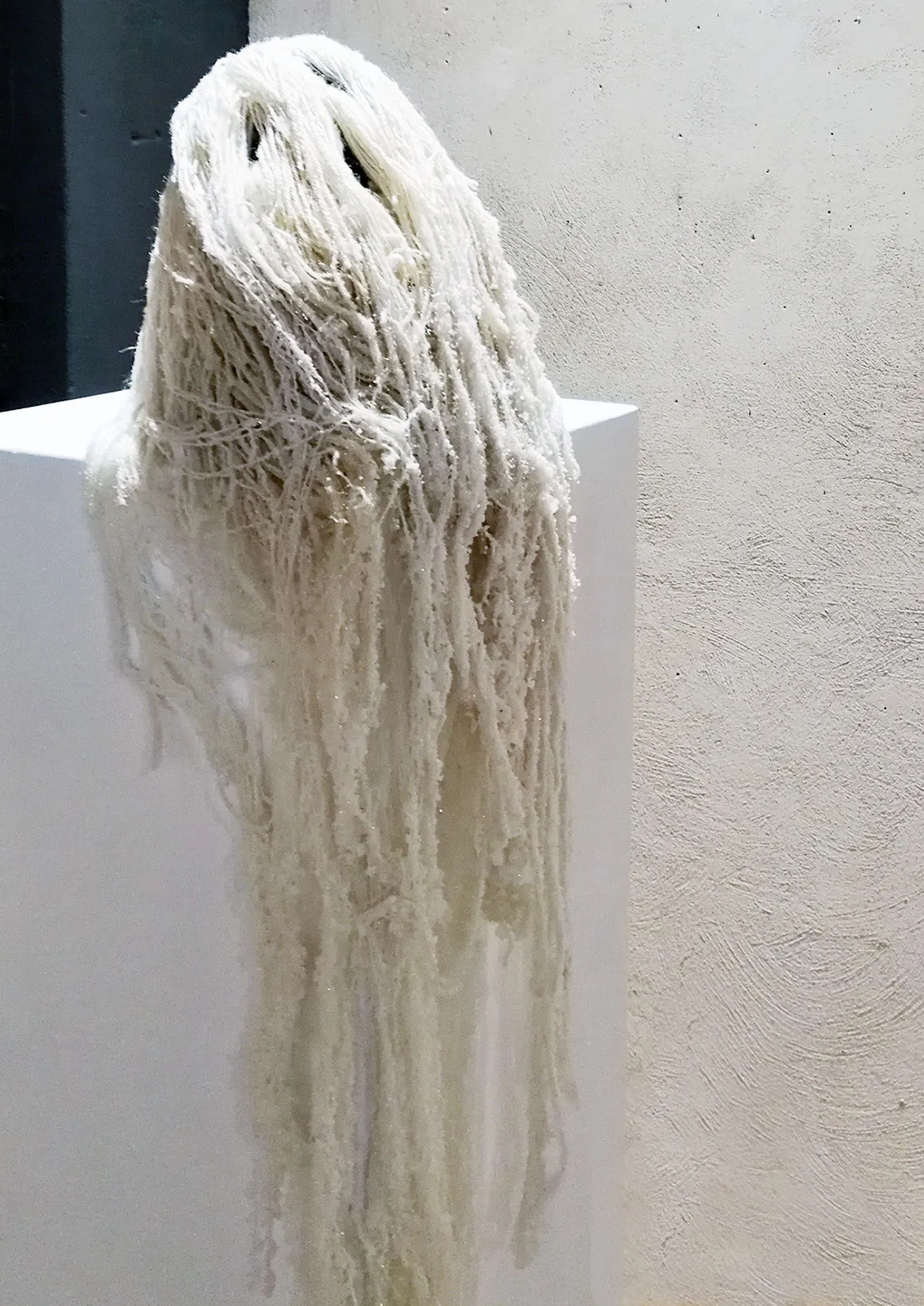 SALTS MASK (THE BODY), DATE: 2017, MATERIALS: WOOL, COTTON, LINEN THREADS, SALT, CRYSTALS, PEARLS, IGNEOUS ROCK